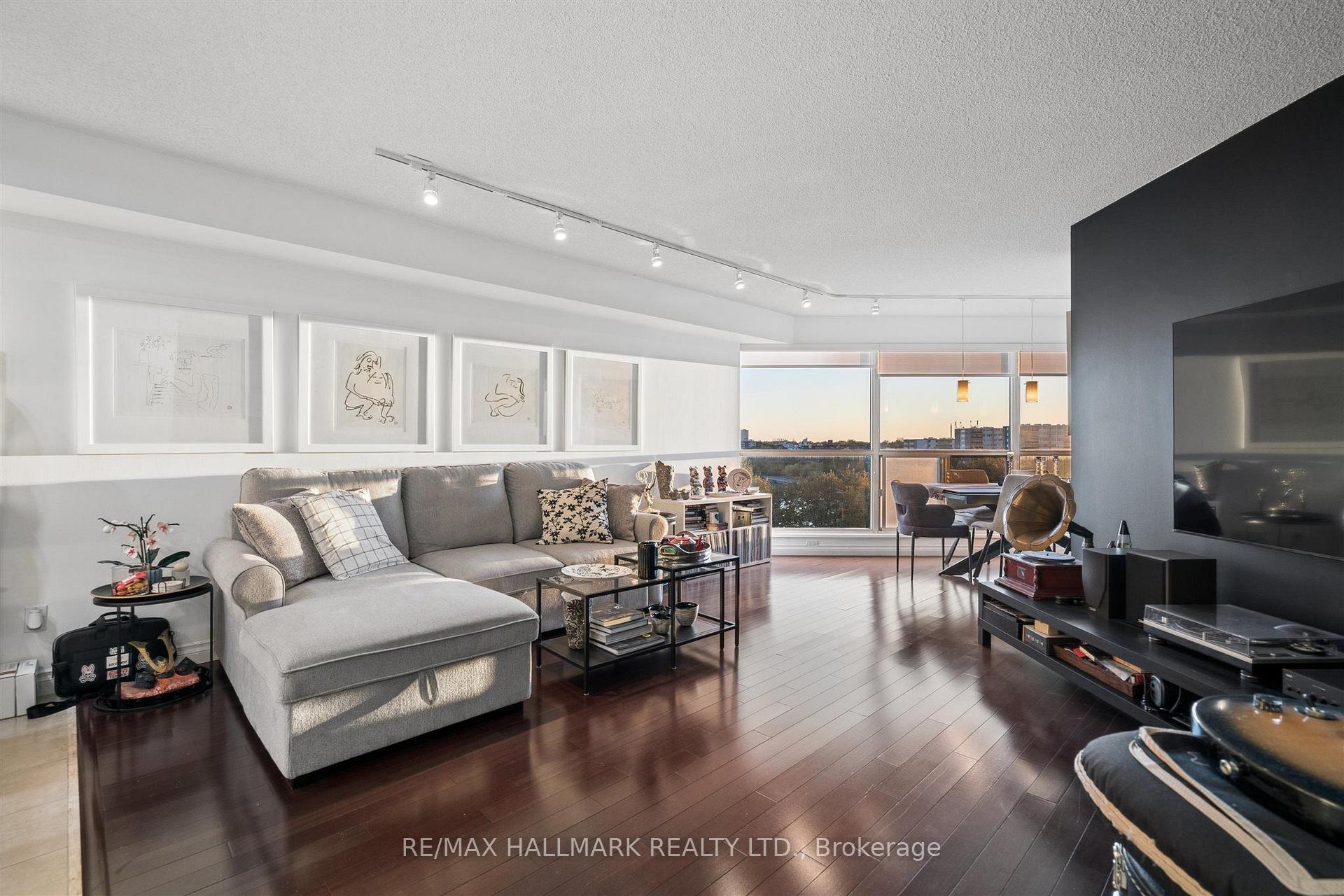 2267 Lakeshore Boulevard W 707, Toronto Unit: 707