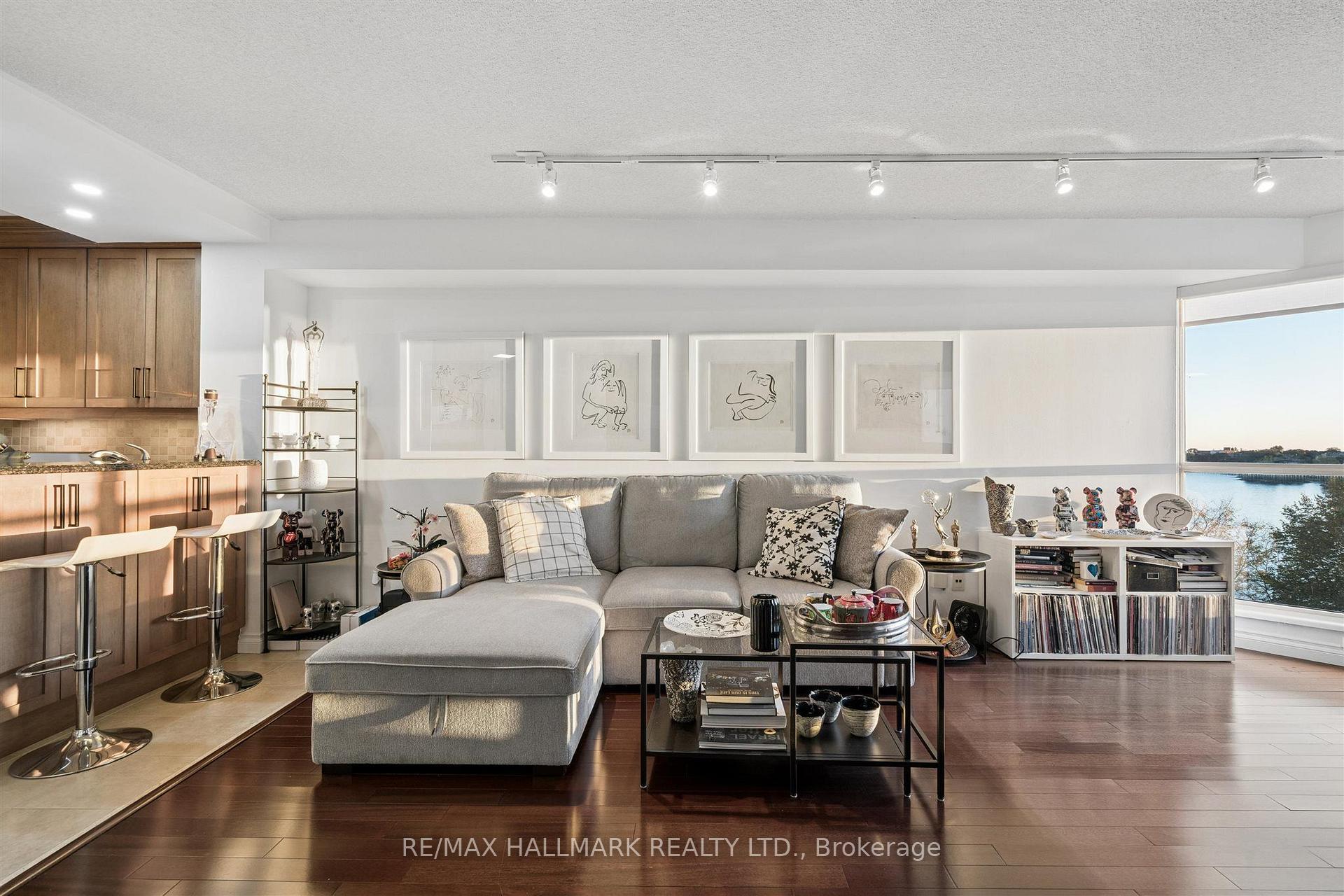 2267 Lakeshore Boulevard W 707, Toronto Unit: 707