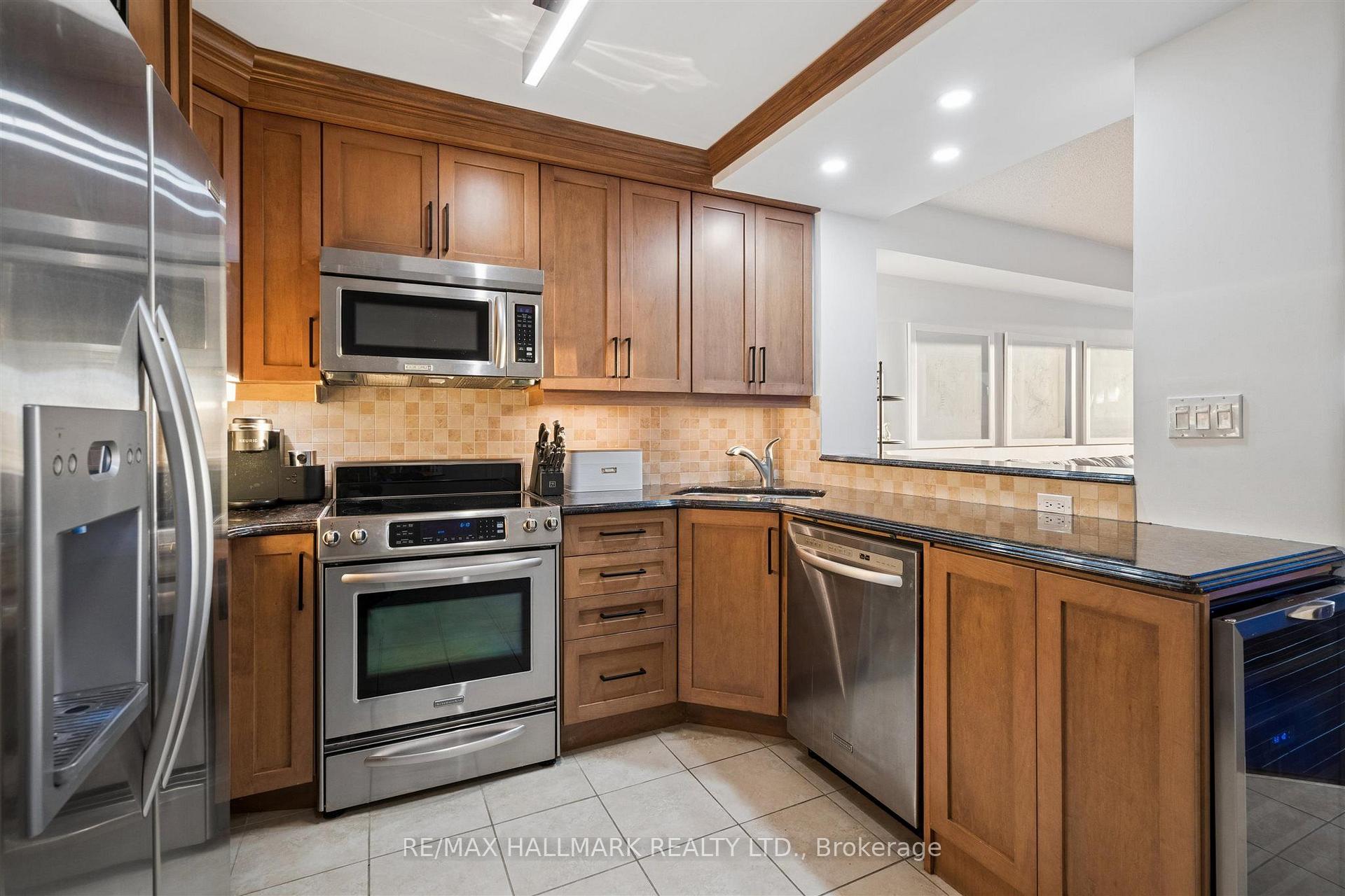 2267 Lakeshore Boulevard W 707, Toronto Unit: 707