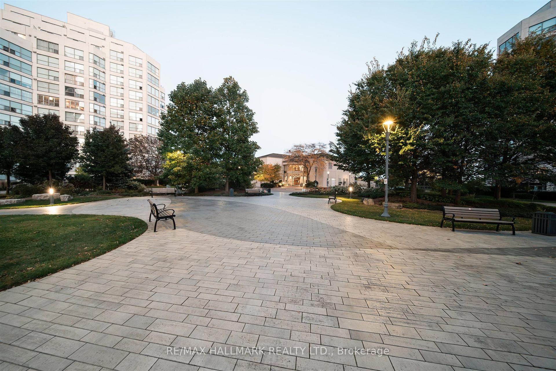 2267 Lakeshore Boulevard W 707, Toronto Unit: 707