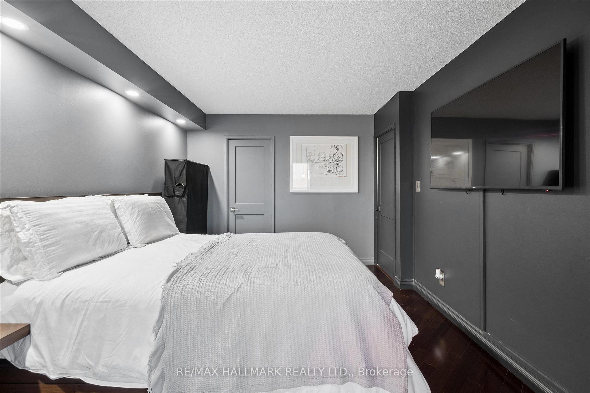 2267 Lakeshore Boulevard W 707, Toronto Unit: 707
