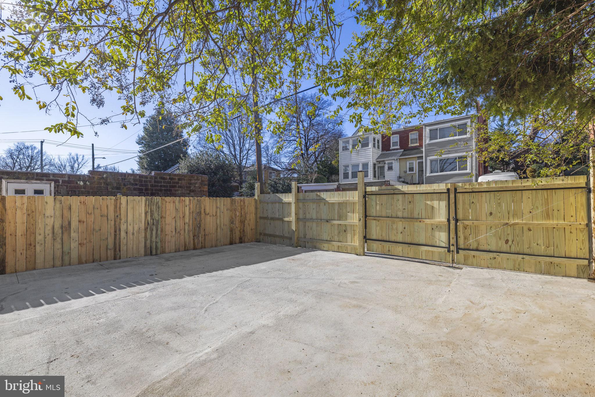 4310 13th STREET NE