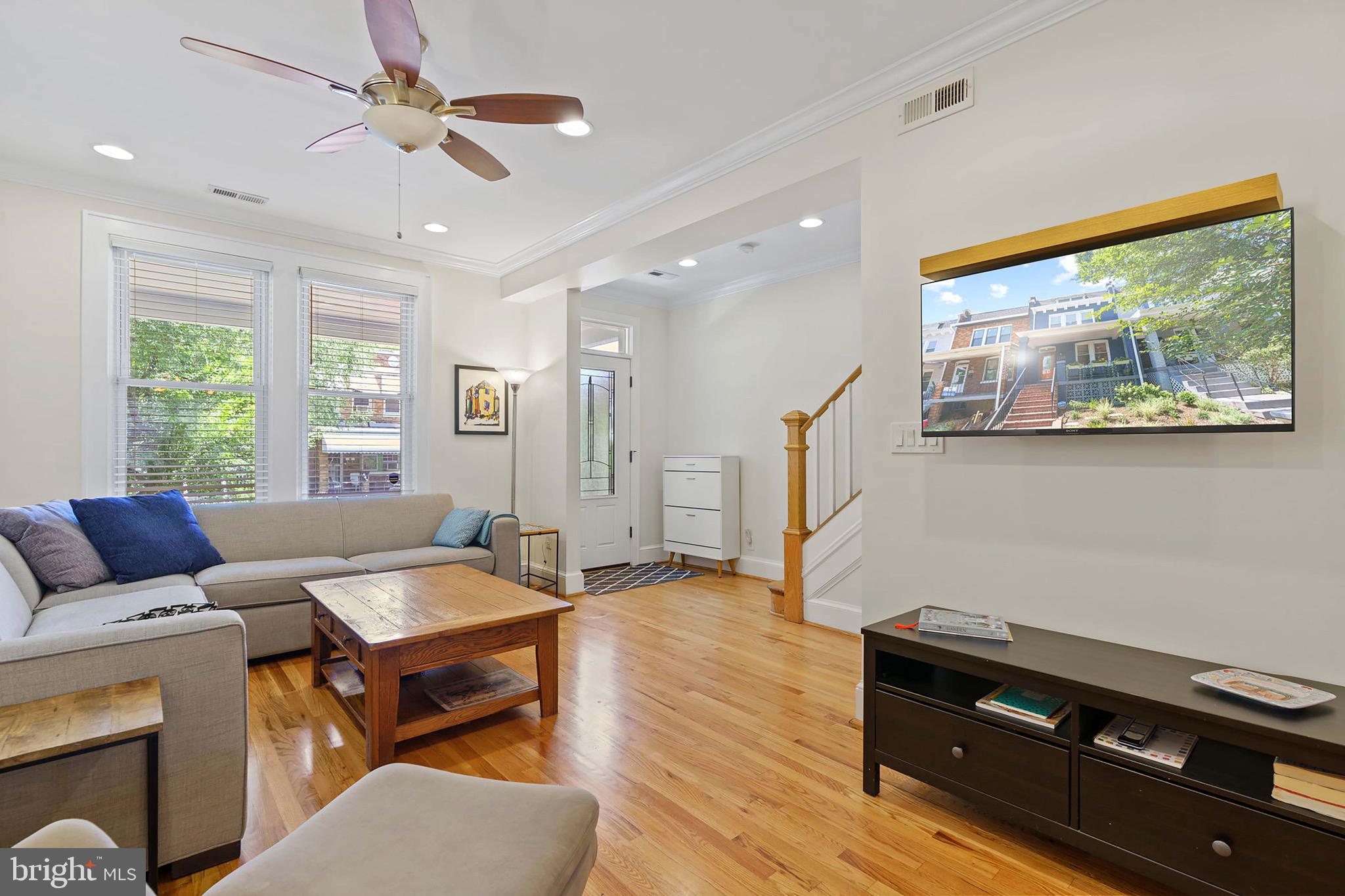 550 23rd Pl NE