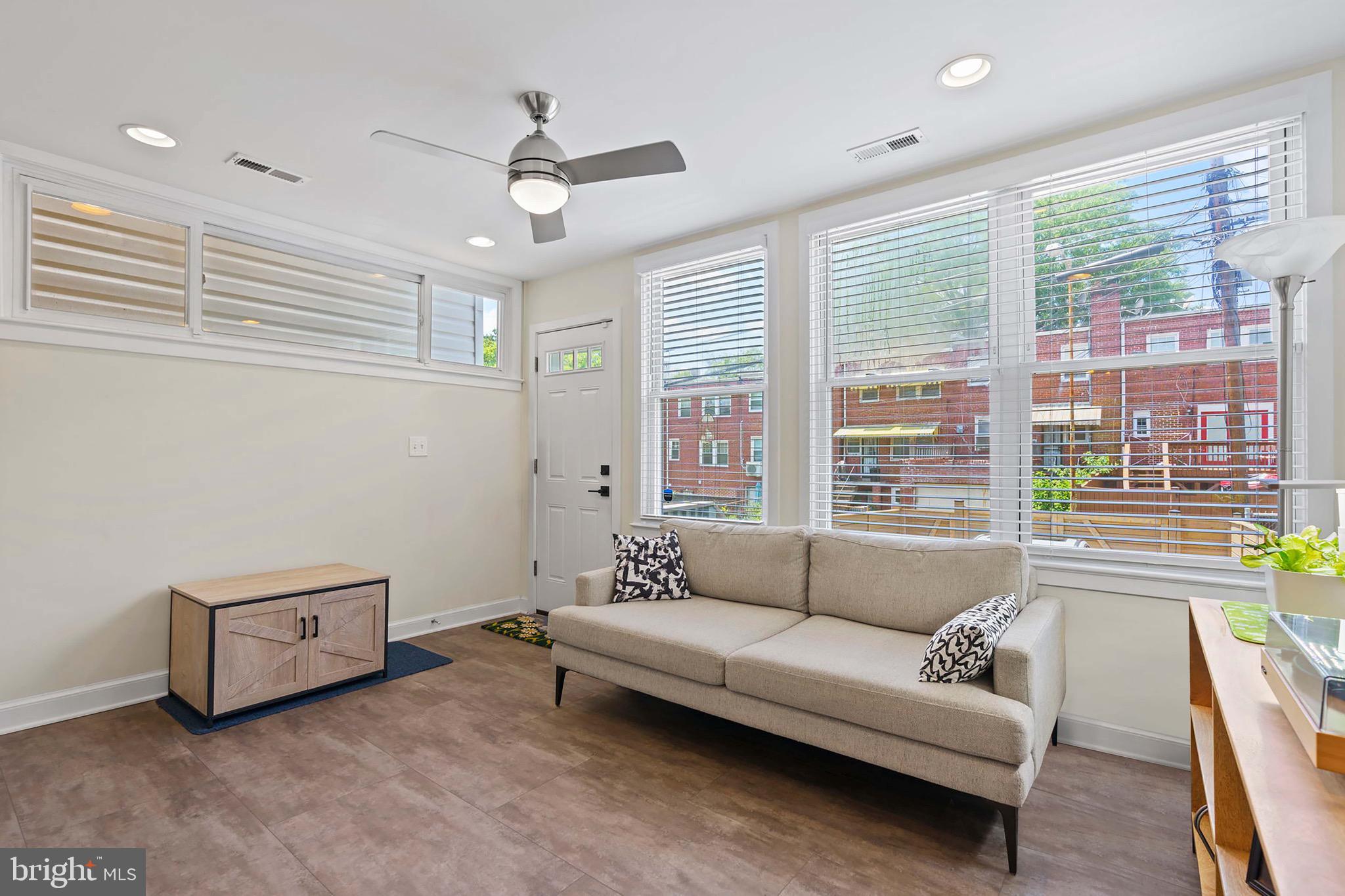 550 23rd Pl NE