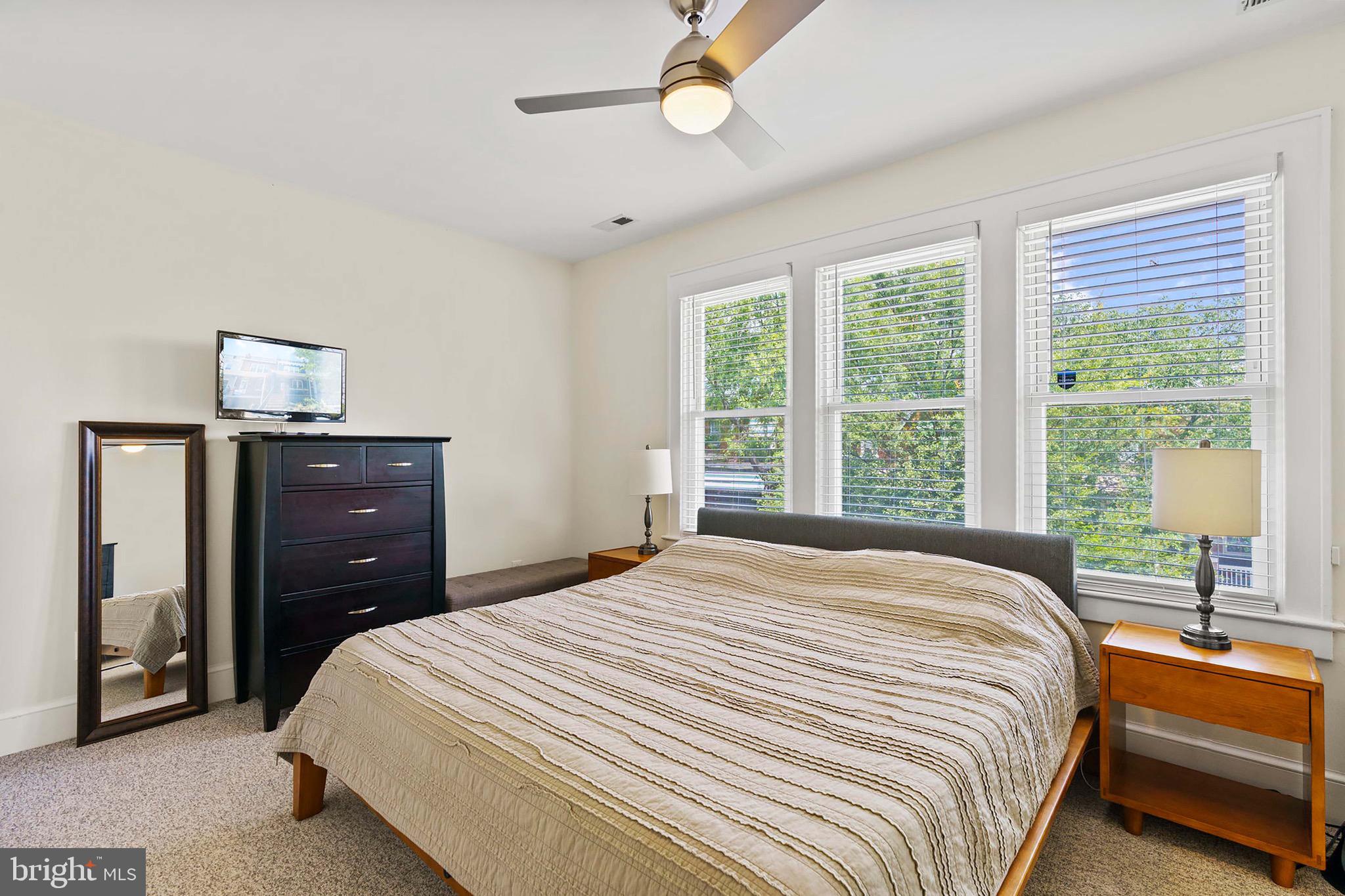 550 23rd Pl NE
