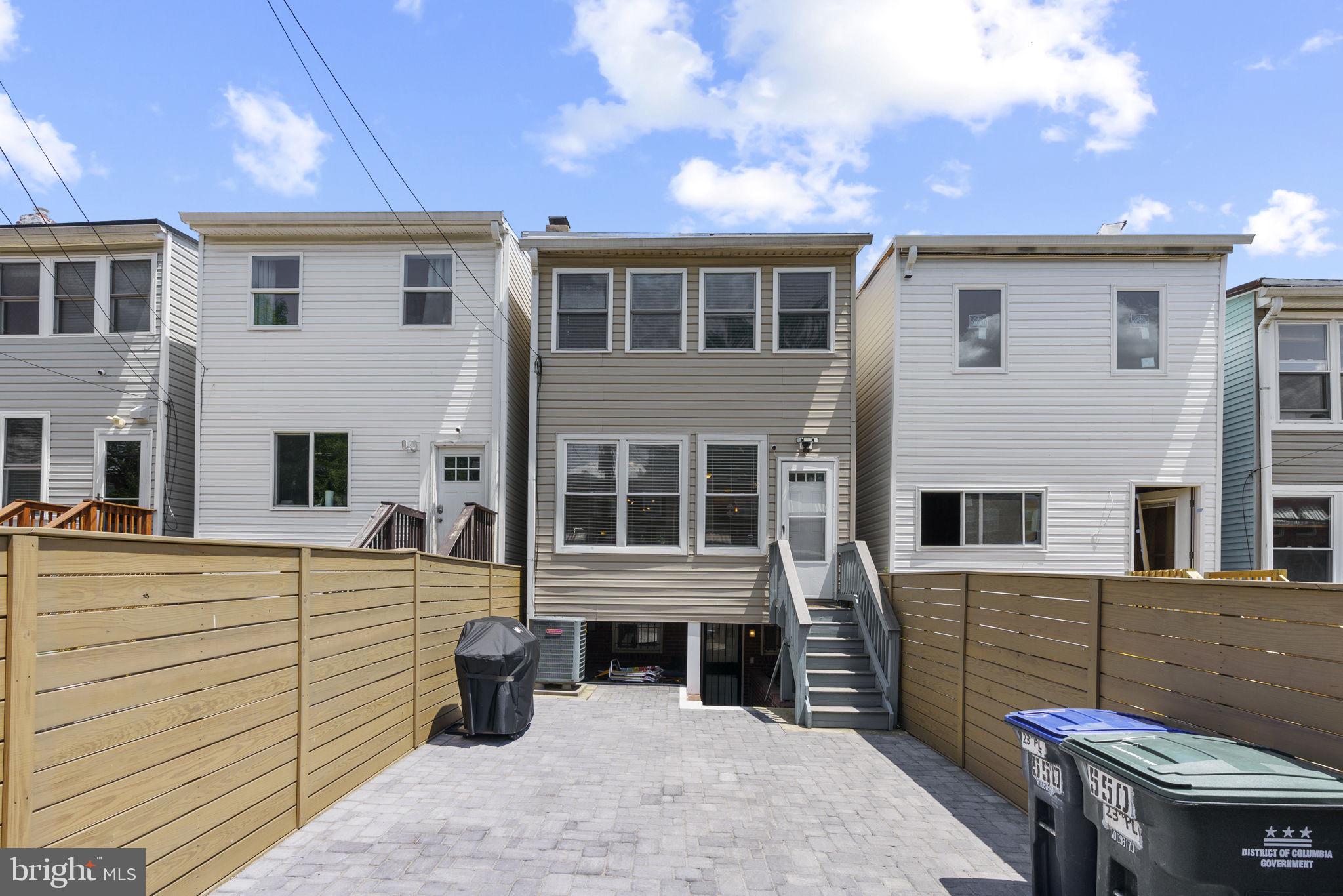550 23rd Pl NE