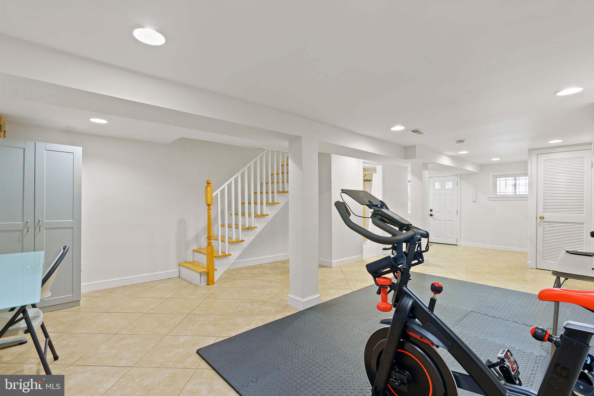 550 23rd Pl NE