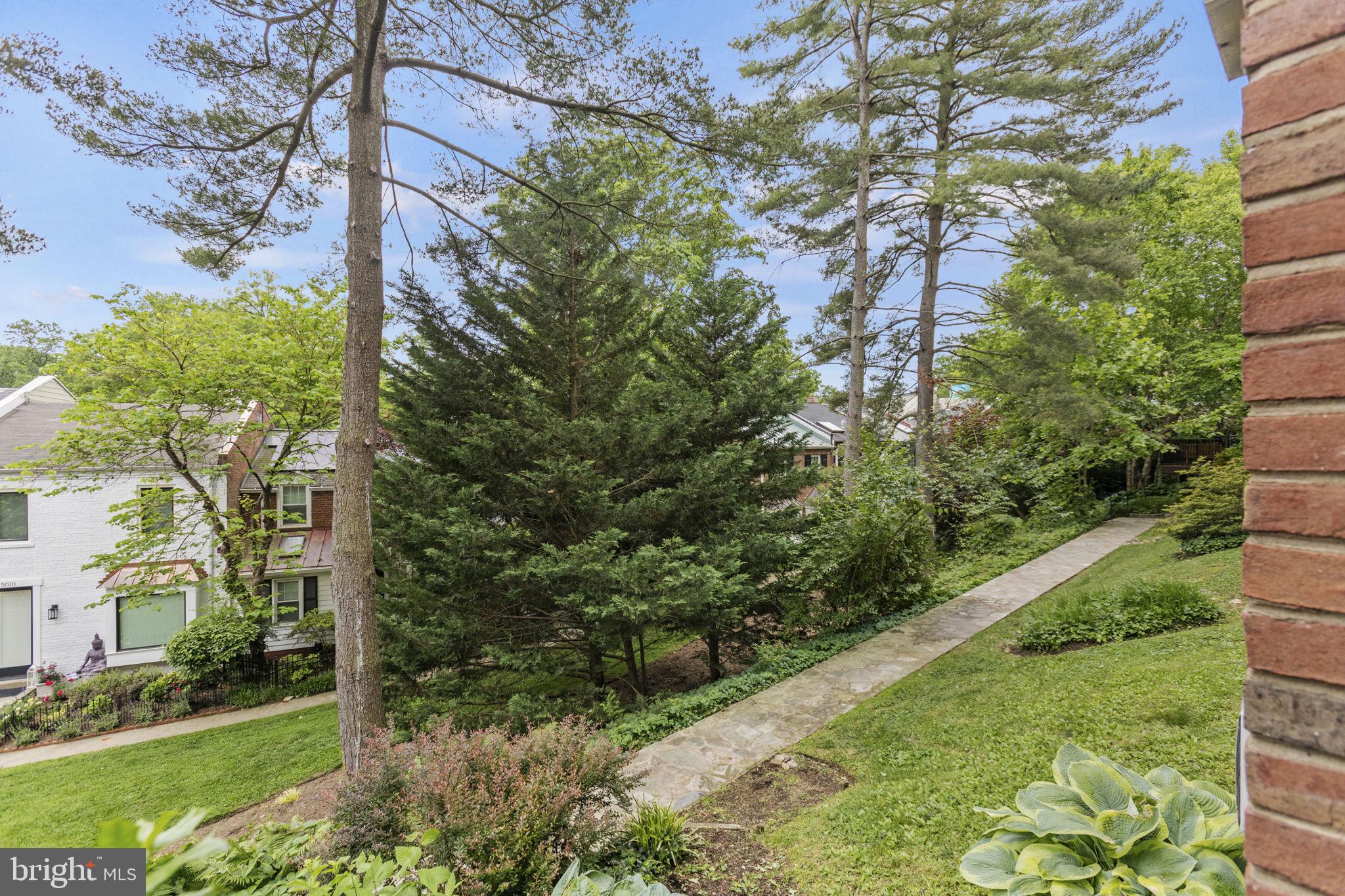 4866 MacArthur Blvd NW #1