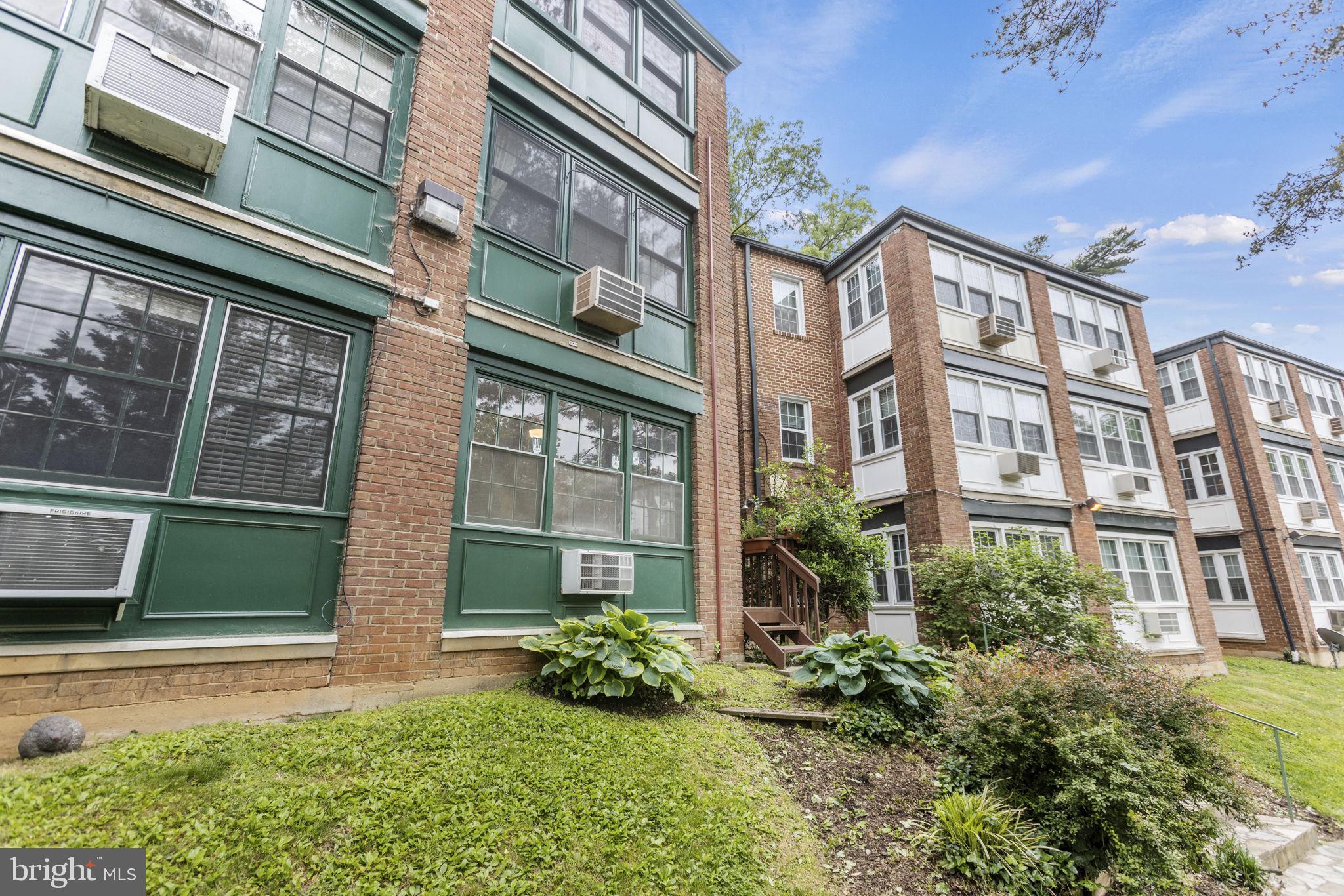 4866 MacArthur Blvd NW #1