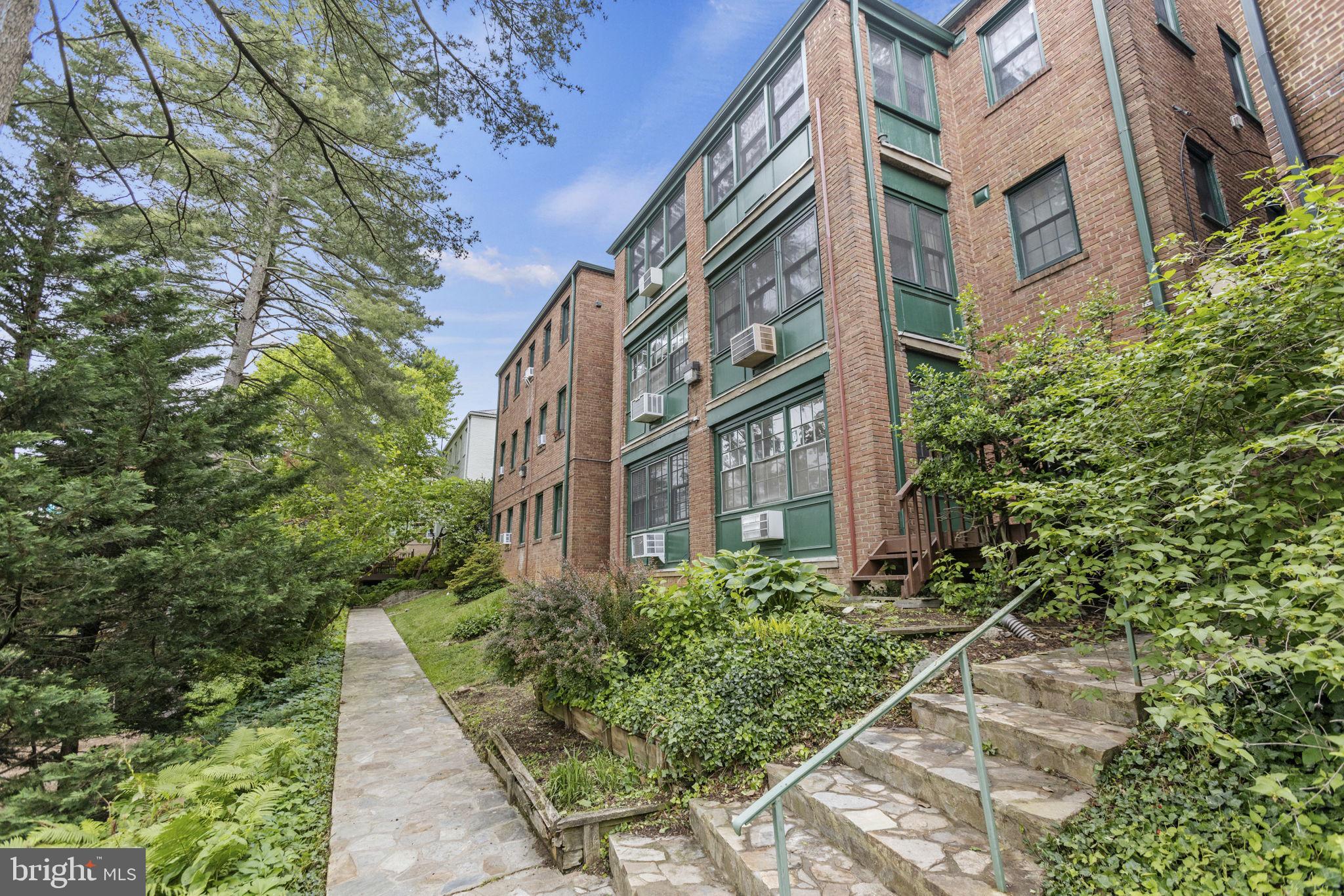 4866 MacArthur Blvd NW #1