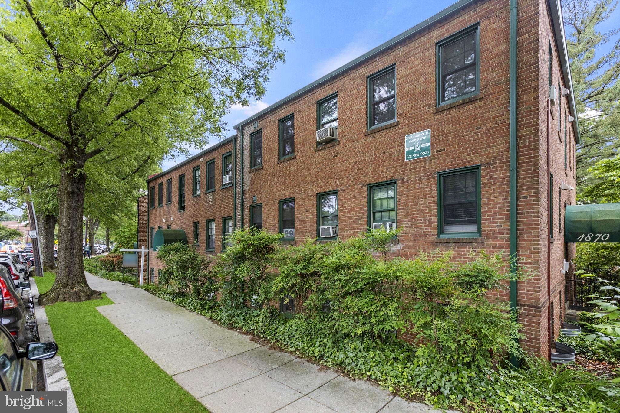 4866 MacArthur Blvd NW #1