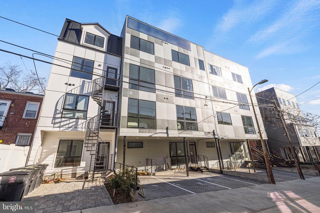 824 18th St NE #9