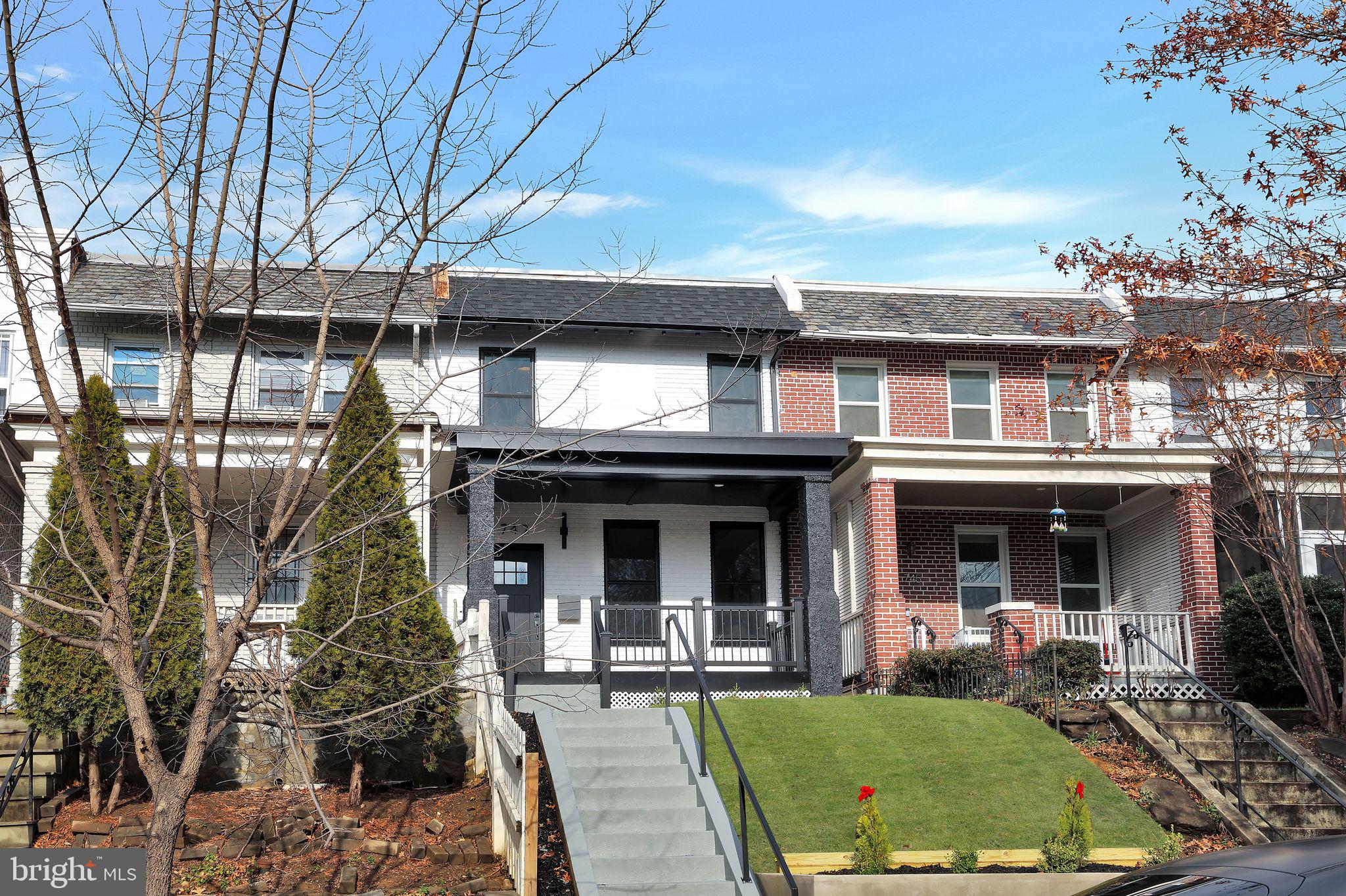 747 Irving St NW