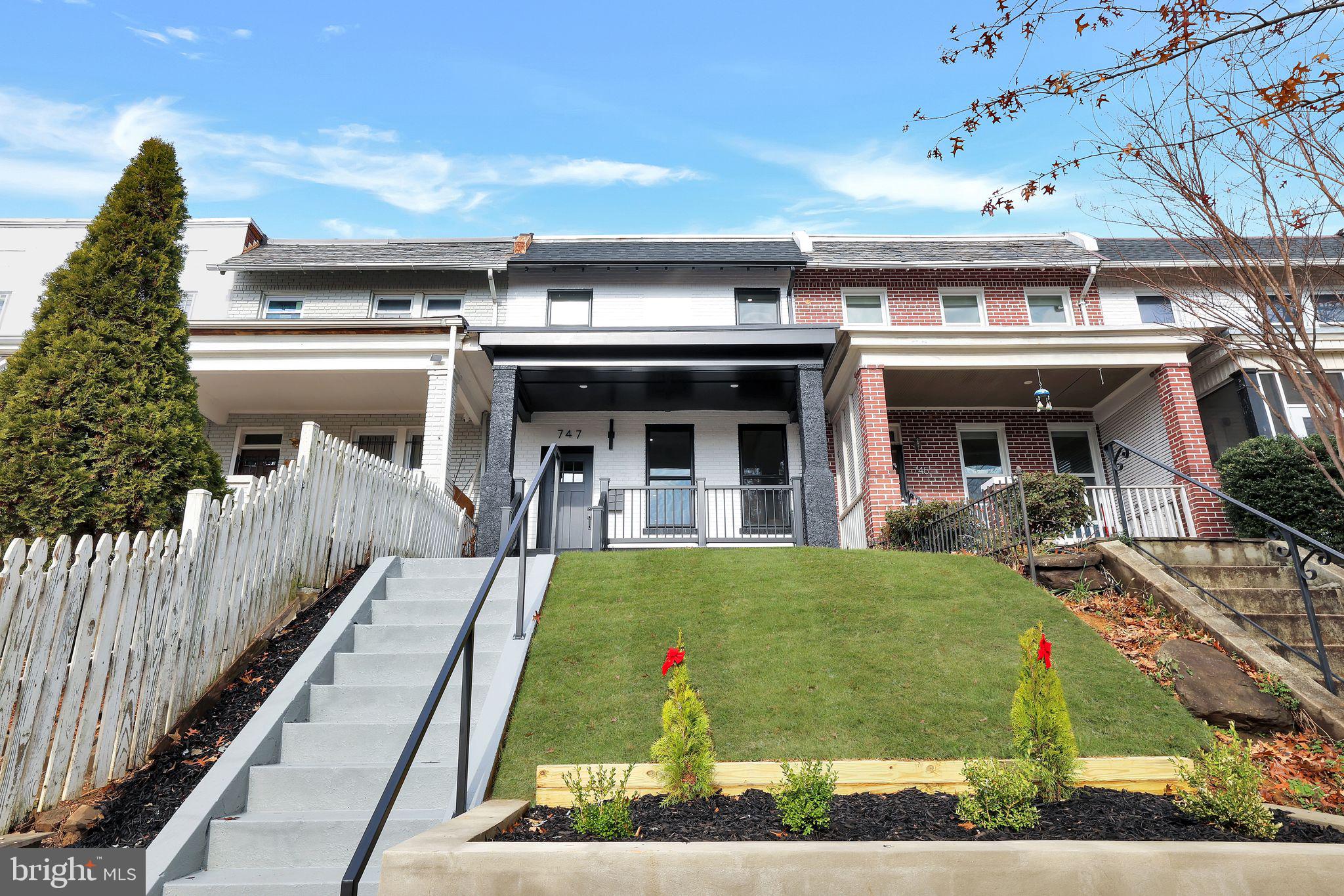 747 Irving St NW