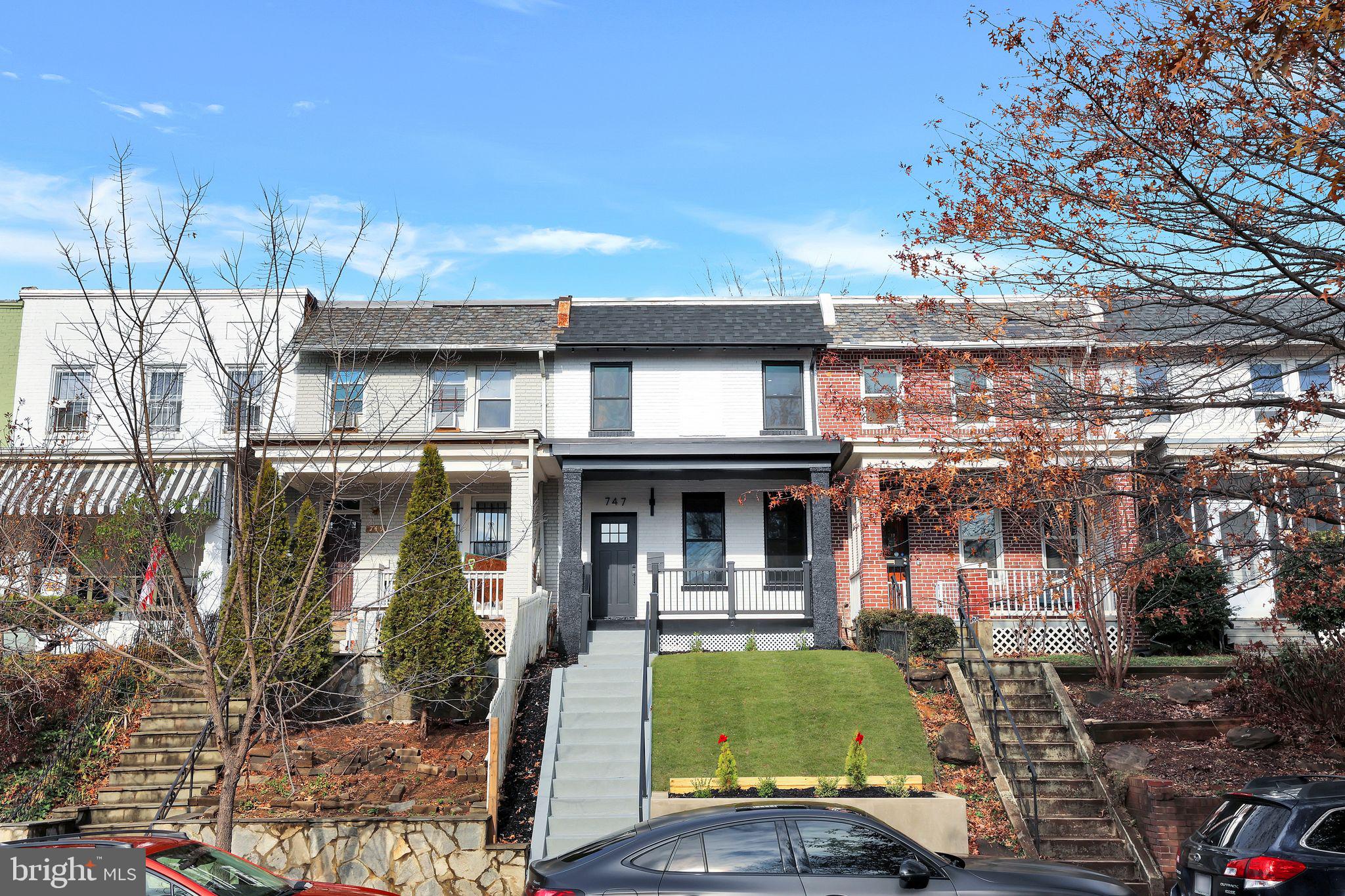 747 Irving St NW