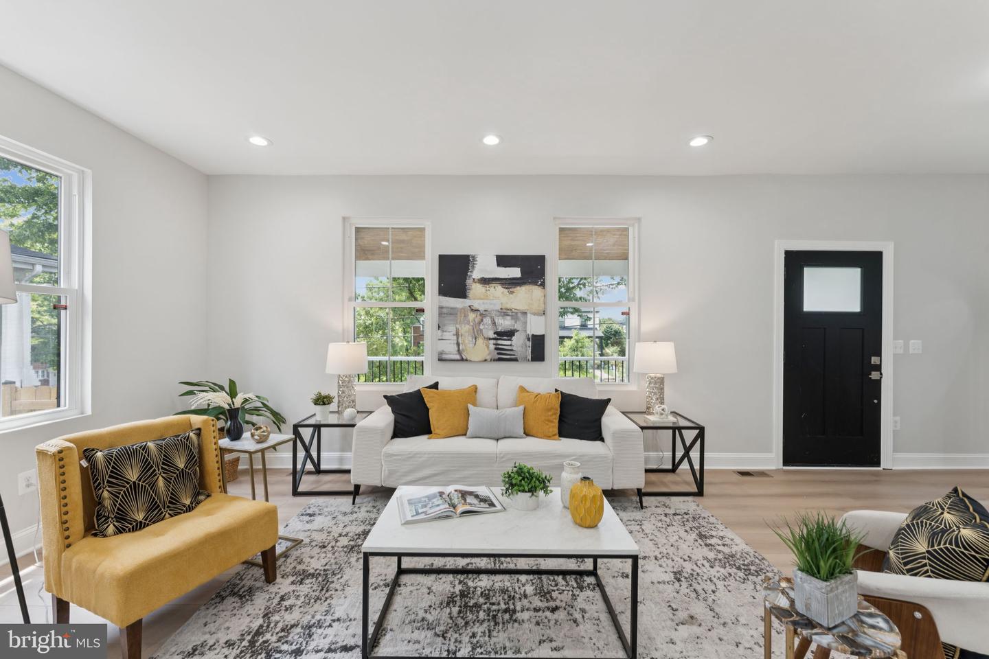 17 Longfellow St NW