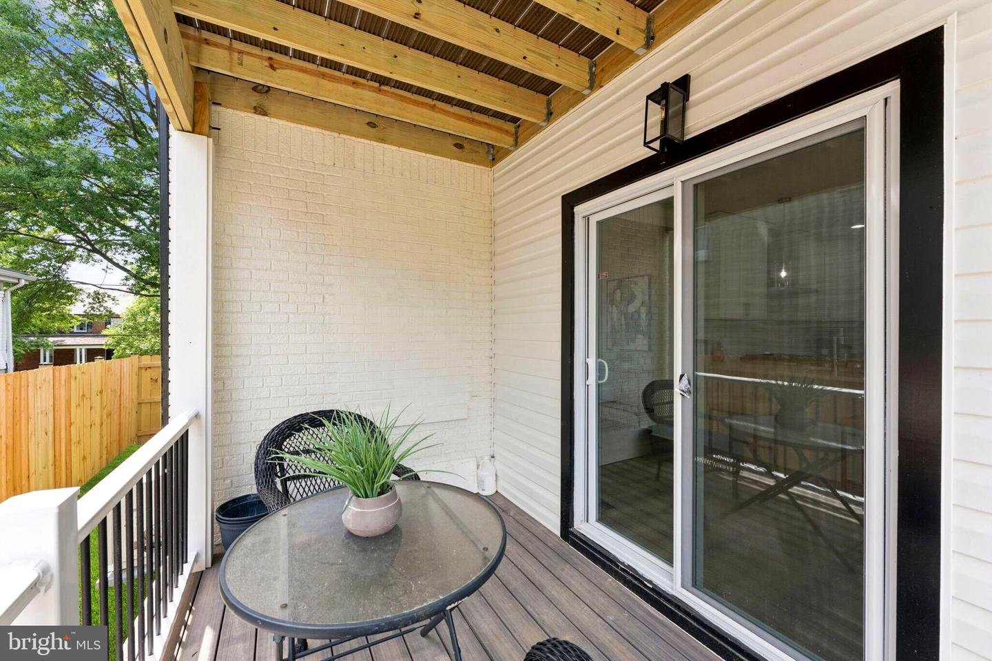 17 Longfellow St NW