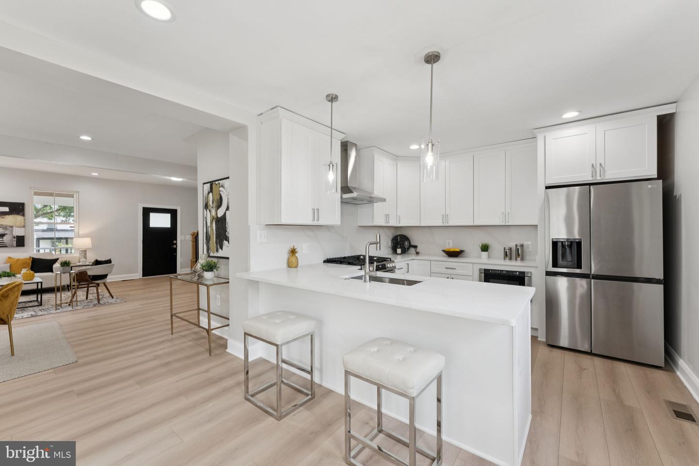 17 Longfellow St NW