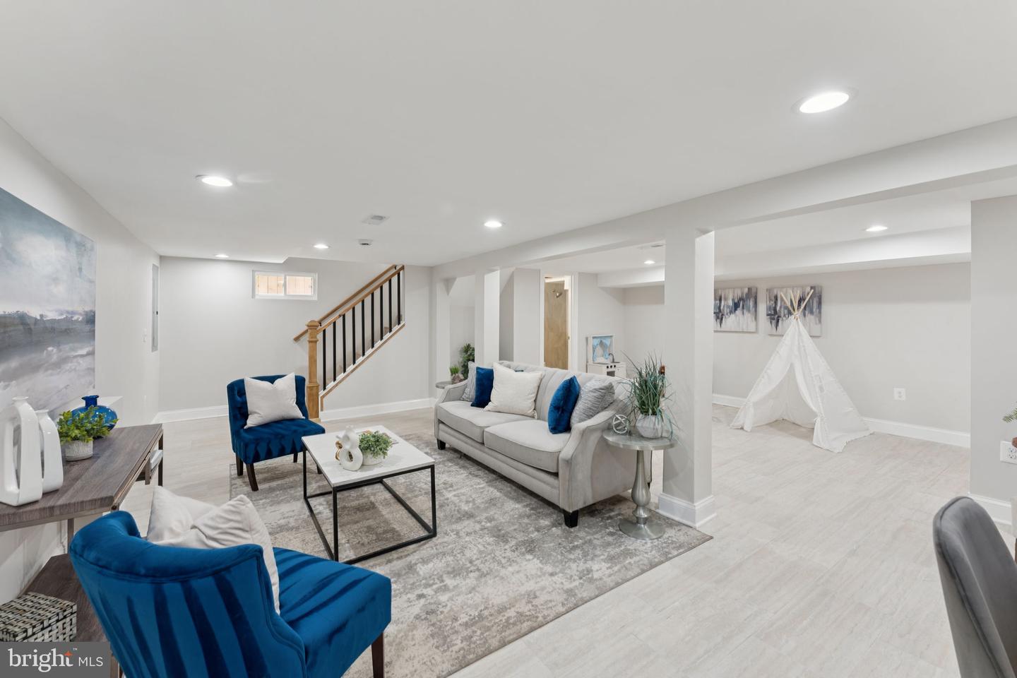 17 Longfellow St NW