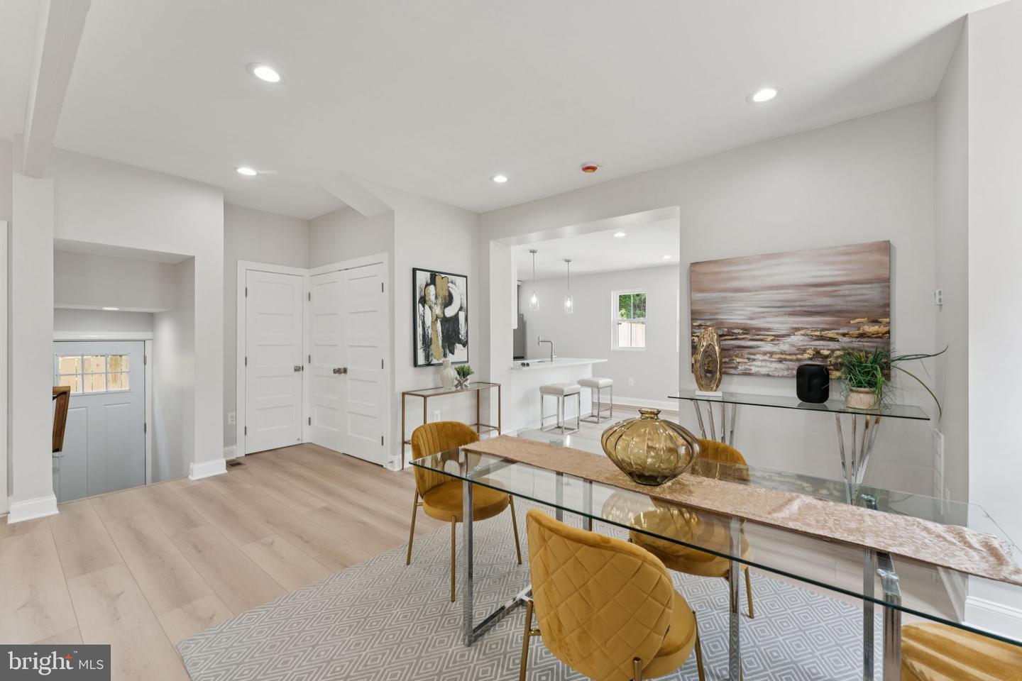 17 Longfellow St NW