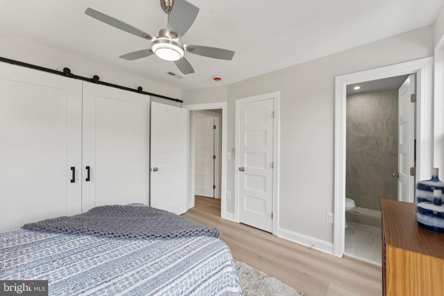17 Longfellow St NW