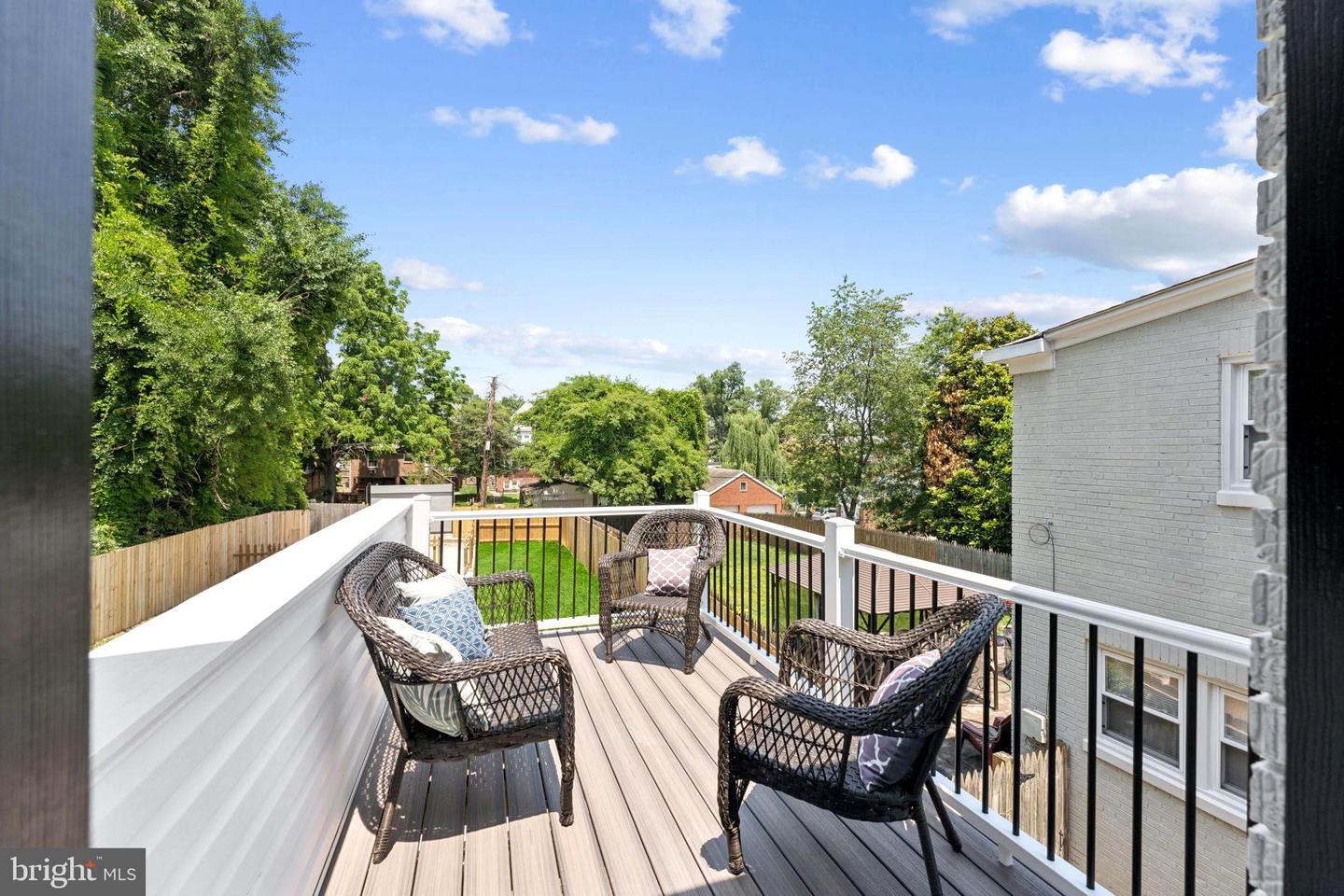 17 Longfellow St NW