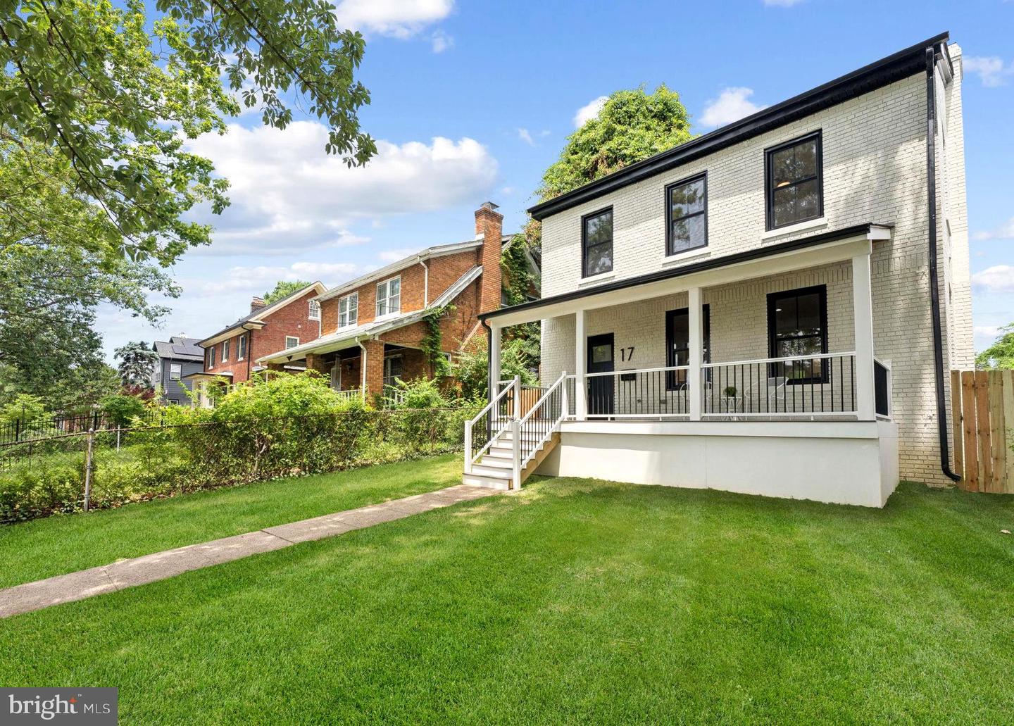 17 Longfellow St NW
