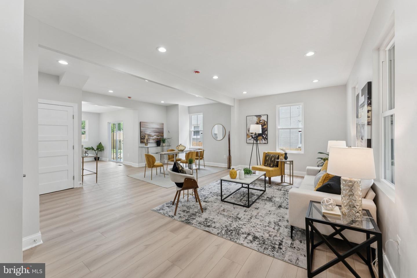 17 Longfellow St NW