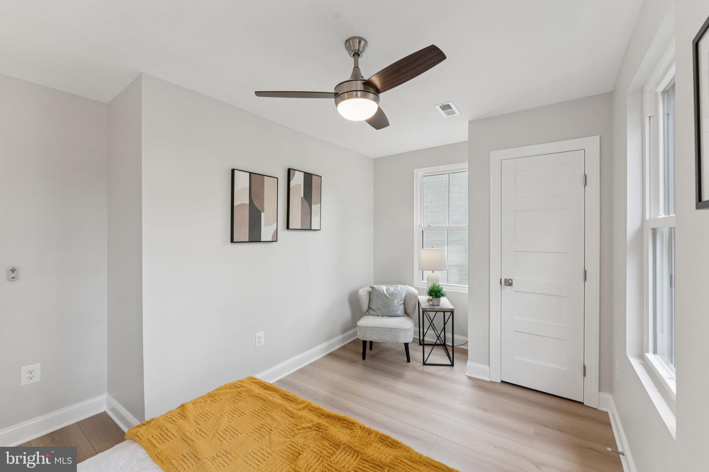 17 Longfellow St NW