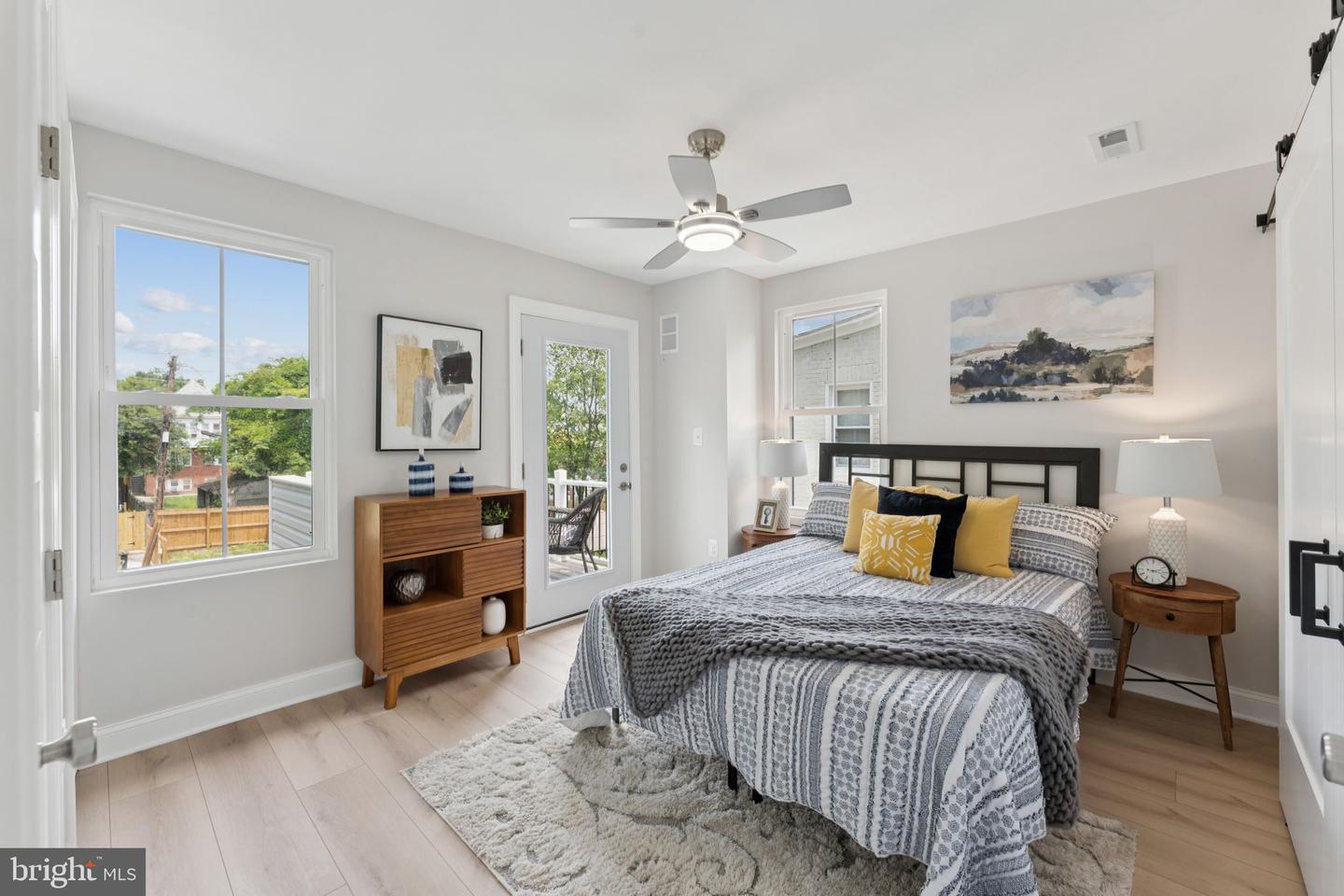 17 Longfellow St NW
