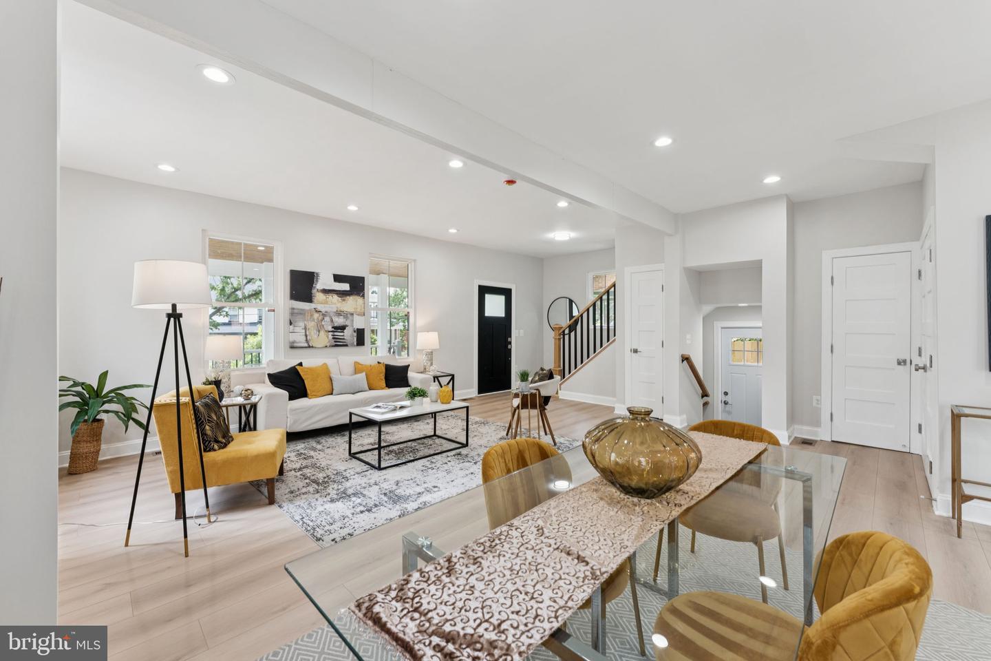 17 Longfellow St NW