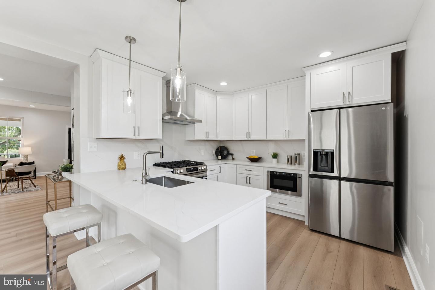 17 Longfellow St NW