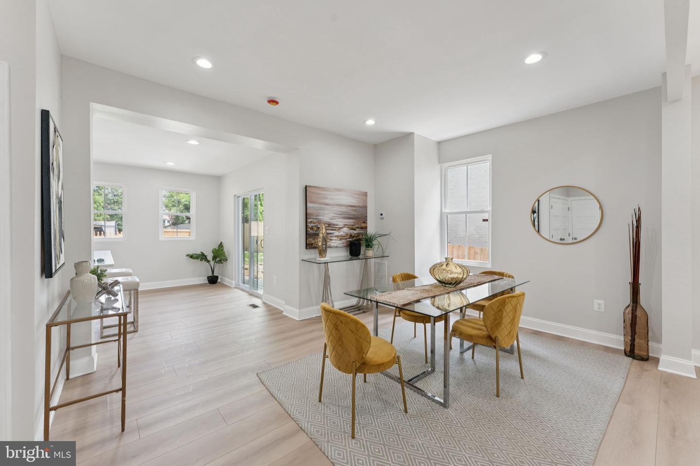 17 Longfellow St NW