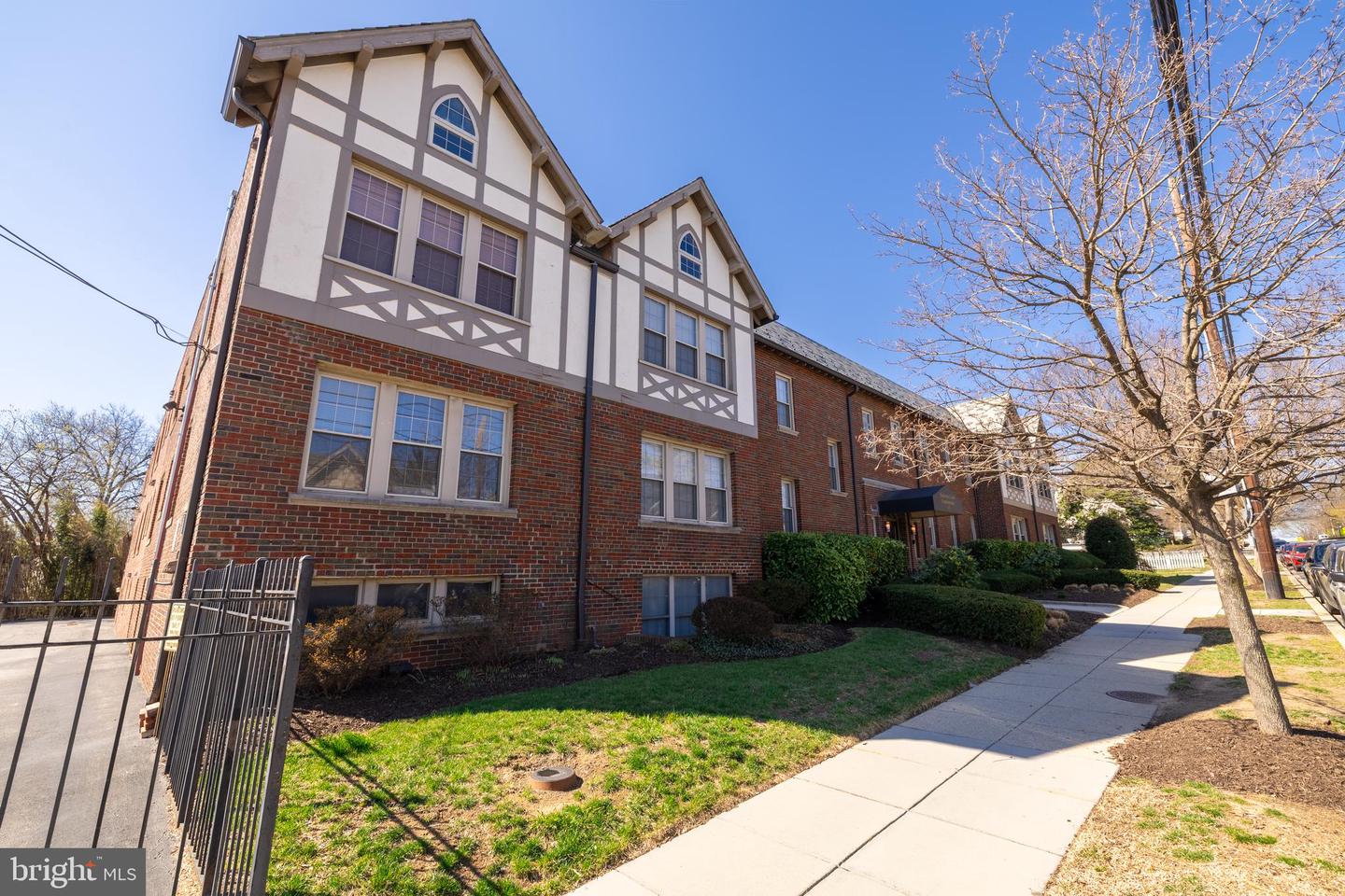 422 Butternut St NW #111