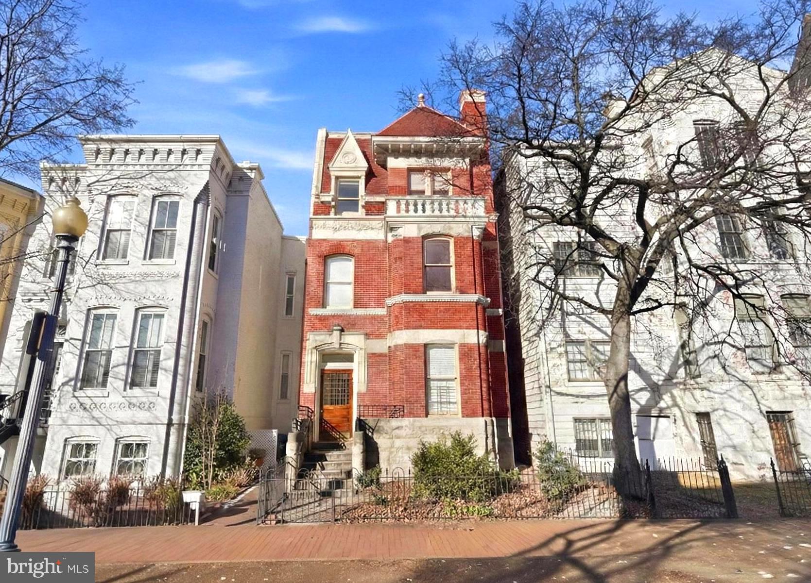 326 INDEPENDENCE AVENUE SE