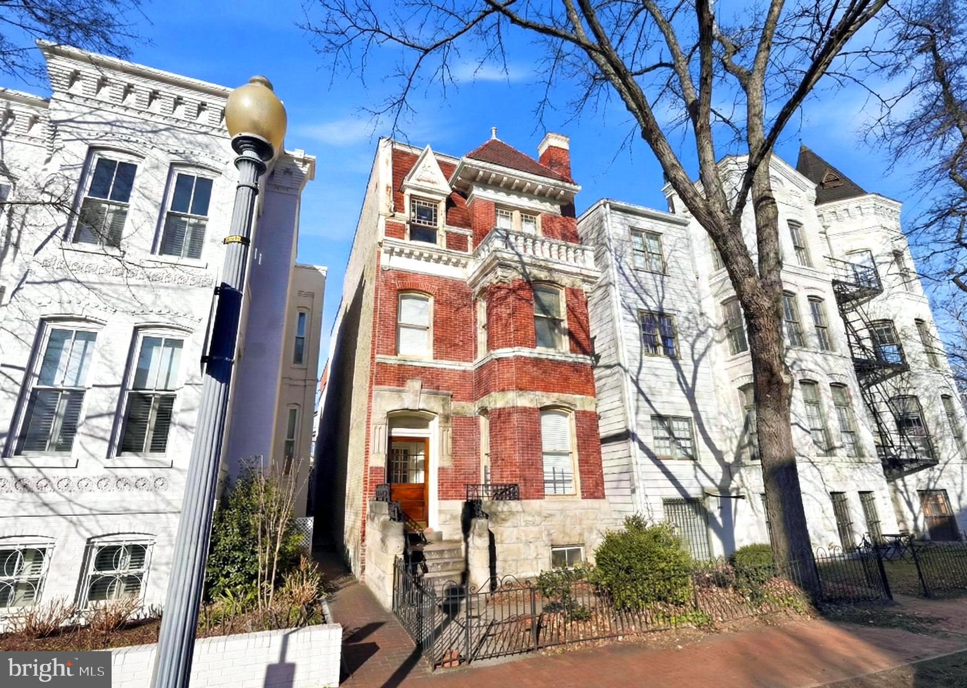 326 INDEPENDENCE AVENUE SE