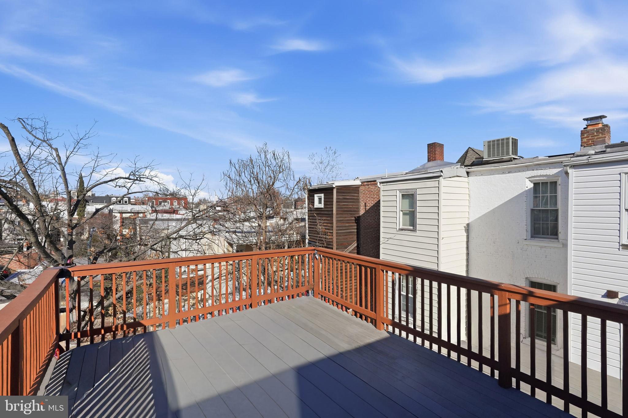 326 INDEPENDENCE AVENUE SE