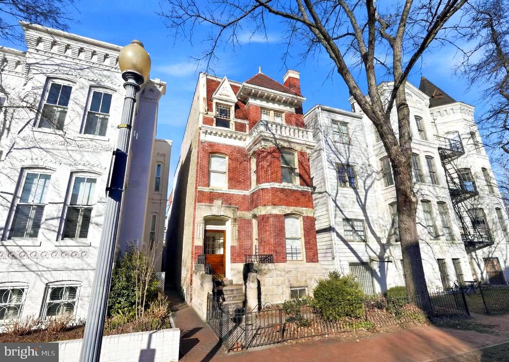 326 INDEPENDENCE AVENUE SE