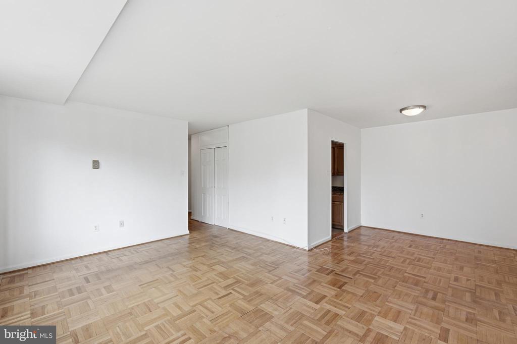 4000 TUNLAW ROAD NW Unit: 619