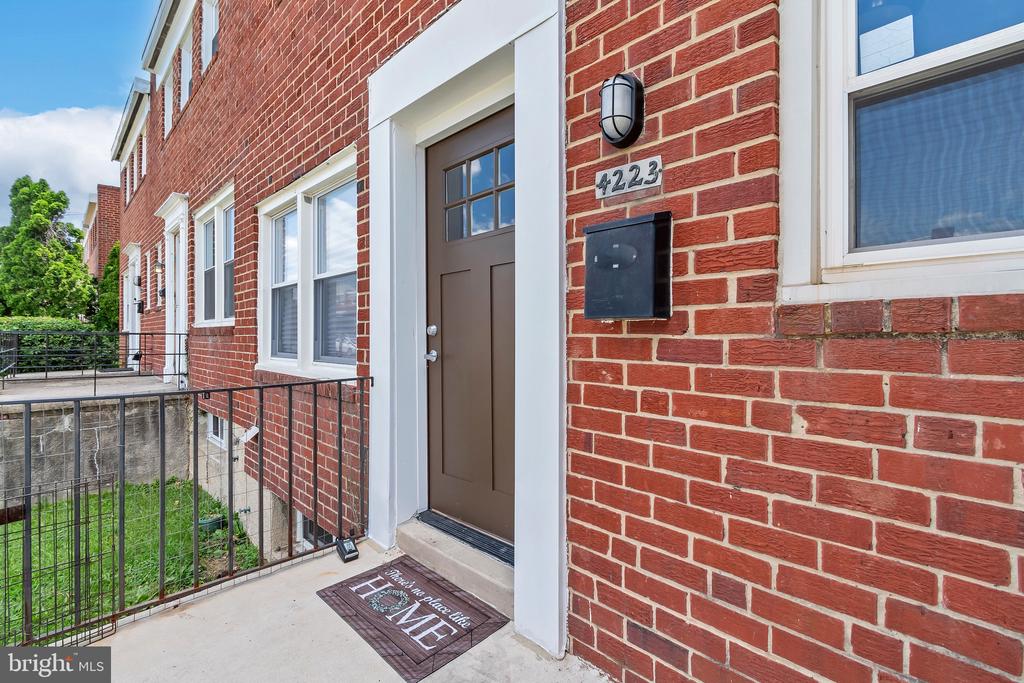 4223 Labyrinth Rd