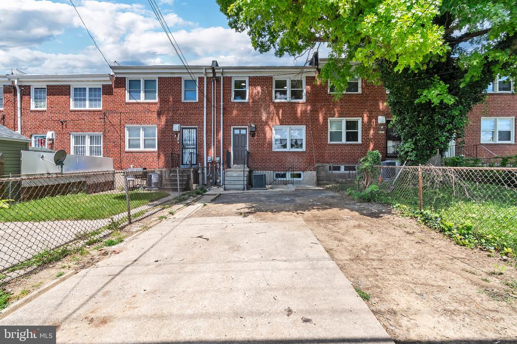4223 Labyrinth Rd