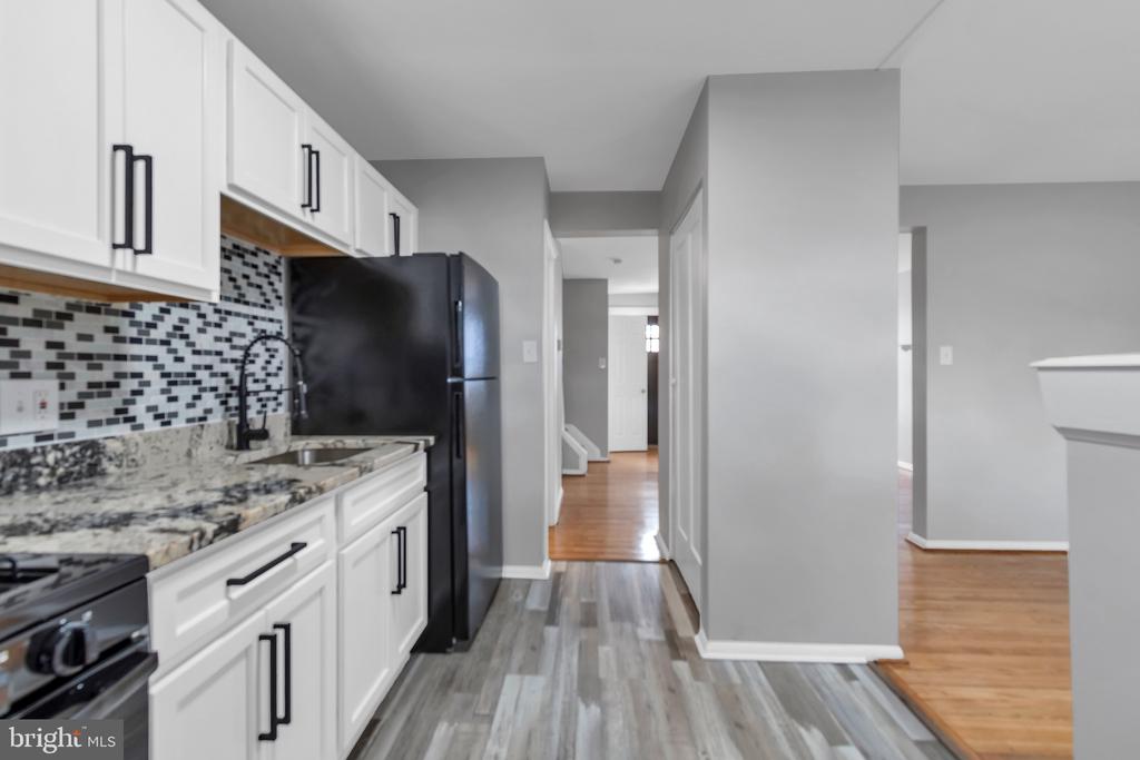 4223 Labyrinth Rd