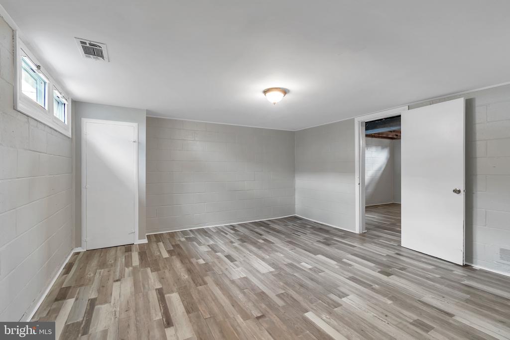 4223 Labyrinth Rd
