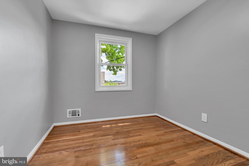 4223 Labyrinth Rd