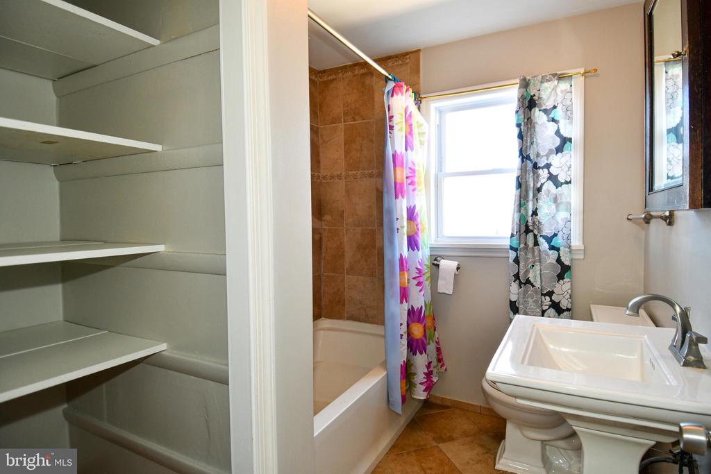4223 Labyrinth Road