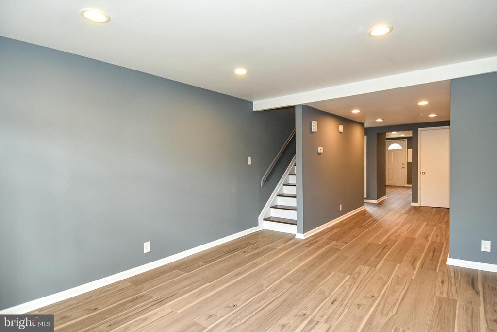 819 N CENTRAL AVE