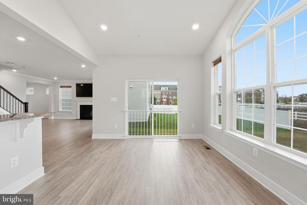4564 SHAKESPEARE CIRCLE