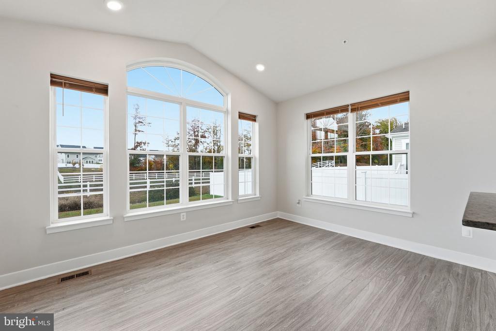 4564 SHAKESPEARE CIRCLE