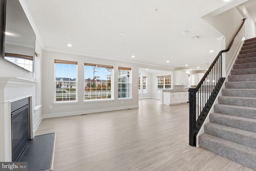 4564 SHAKESPEARE CIRCLE