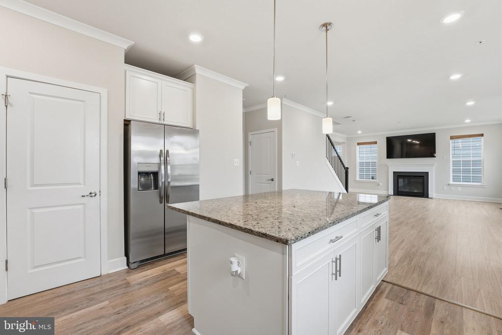 4564 SHAKESPEARE CIRCLE